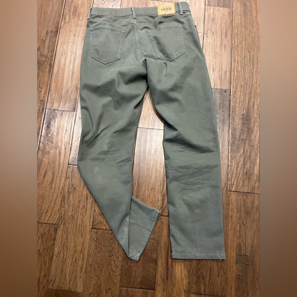 Men’s IZOD Trademark 1937 jeans. Size 34 x32.
